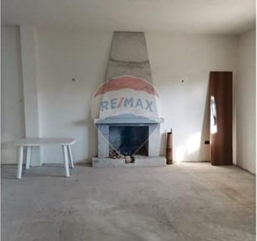 Vilë - Për Shitje - Tufinë, Tiranë 250,000 €