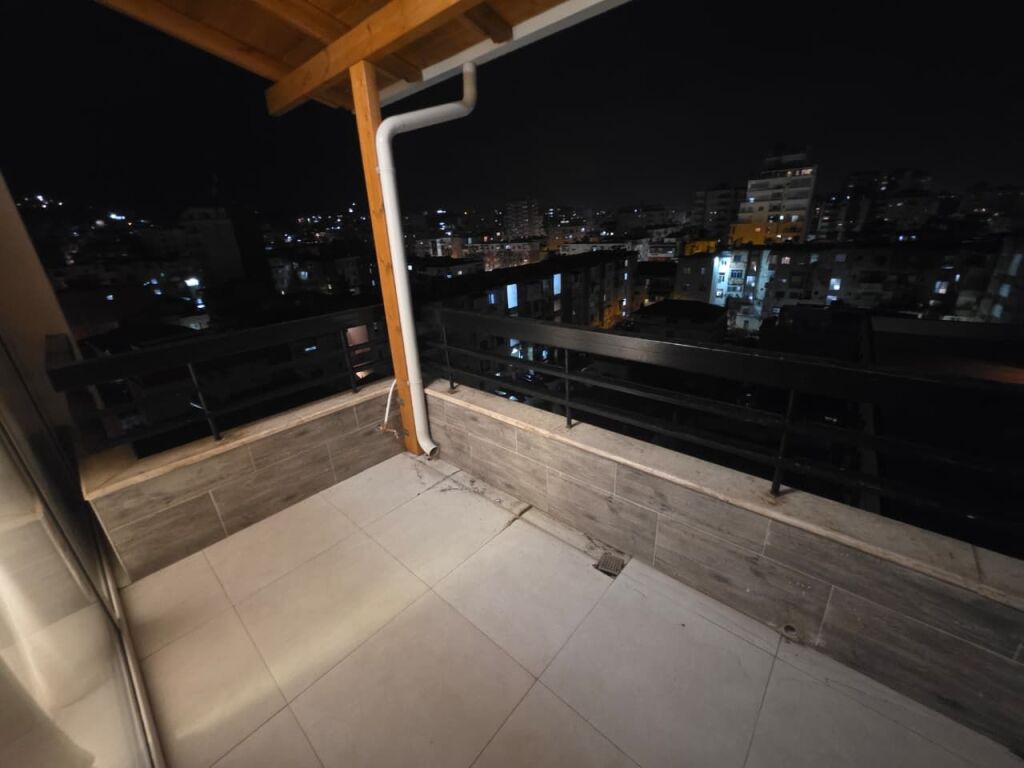 Jepet me qira apartament modern 1+1 në qendër të Durrësit – Sheshi Pranvera