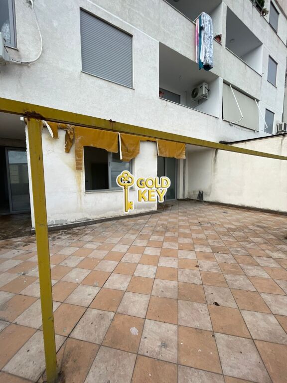 🏢 AMBIENT BIZNESI ME QERA 2+1 + 2 BANJO + VERANDË – ROTONDA E BURGUT DURRES