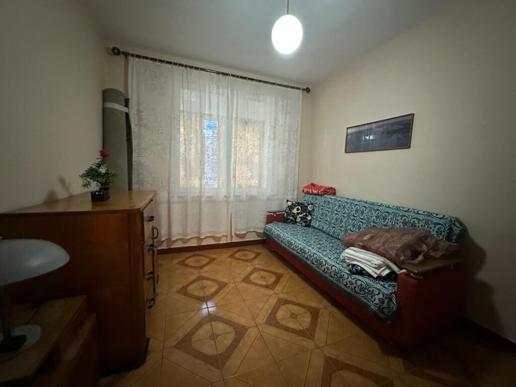 🏢Ne zonen e Myslym Shyrit jepet me qera apartament,2+1,i mobiluar.50,000Leke .    
