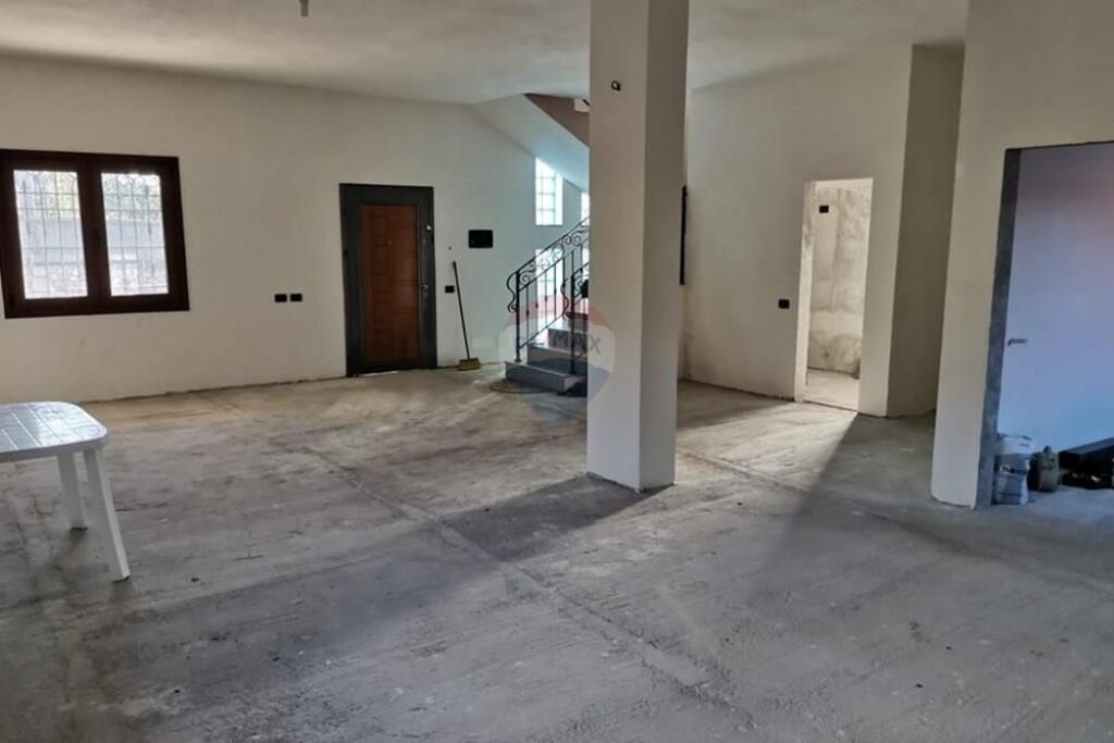 Vilë - Për Shitje - Tufinë, Tiranë 250,000 €