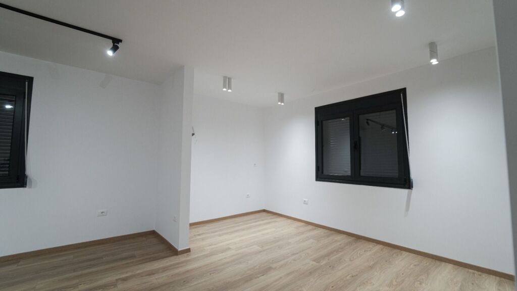 JEPET ME QERA AMBIENT BIZNESI 2 KATE PRANE MUZEUMIT, DURRES