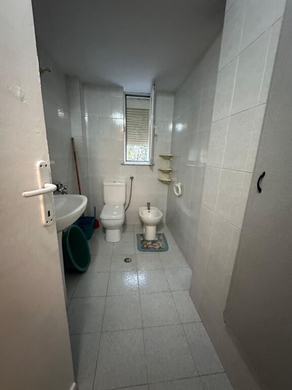 🏢Ne zonen e Myslym Shyrit jepet me qera apartament,2+1,i mobiluar.50,000Leke .    