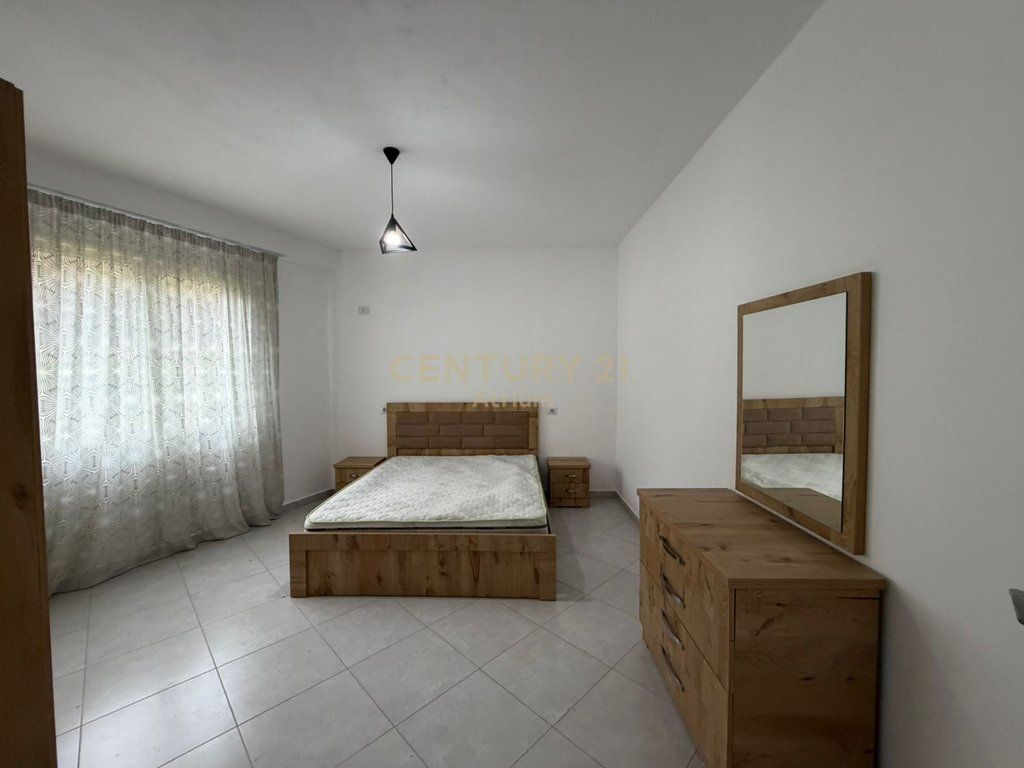 OKAZION SHITET APARTAMENTI 1+1 PRANE KOMPLEKS FRATARI , KOPSHTI BOTANIK!