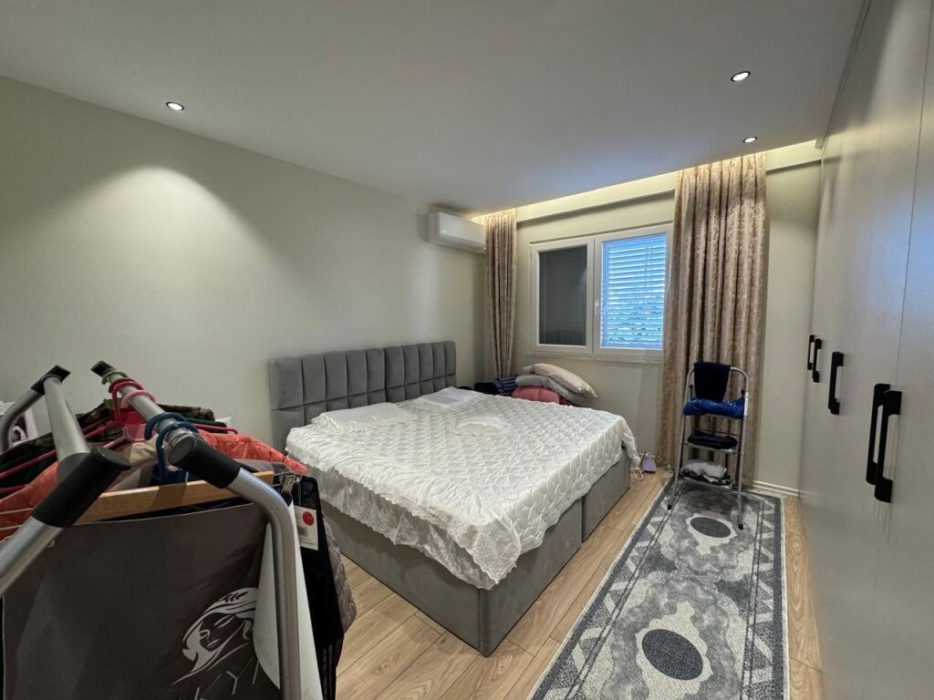 Shitet Apartament 1+1