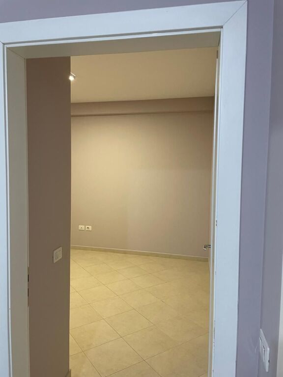 UFFICIO IN AFFITTO 129 M2 5 MAGGIO 50.000 LEKE