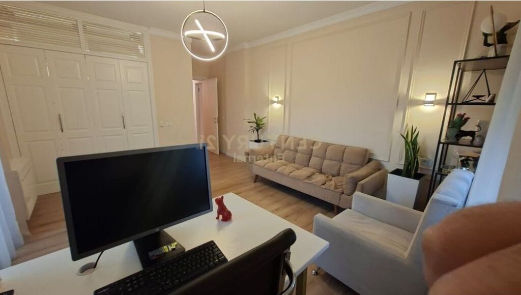 Ambjent komercial per Qera