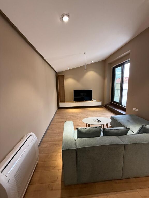 Apartament per shitje 2+1+2+verande Paranë Liqenit të Farkës