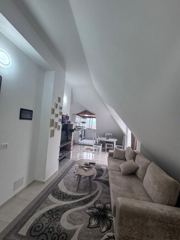 Apartament me qira 1+1 në Fresk!