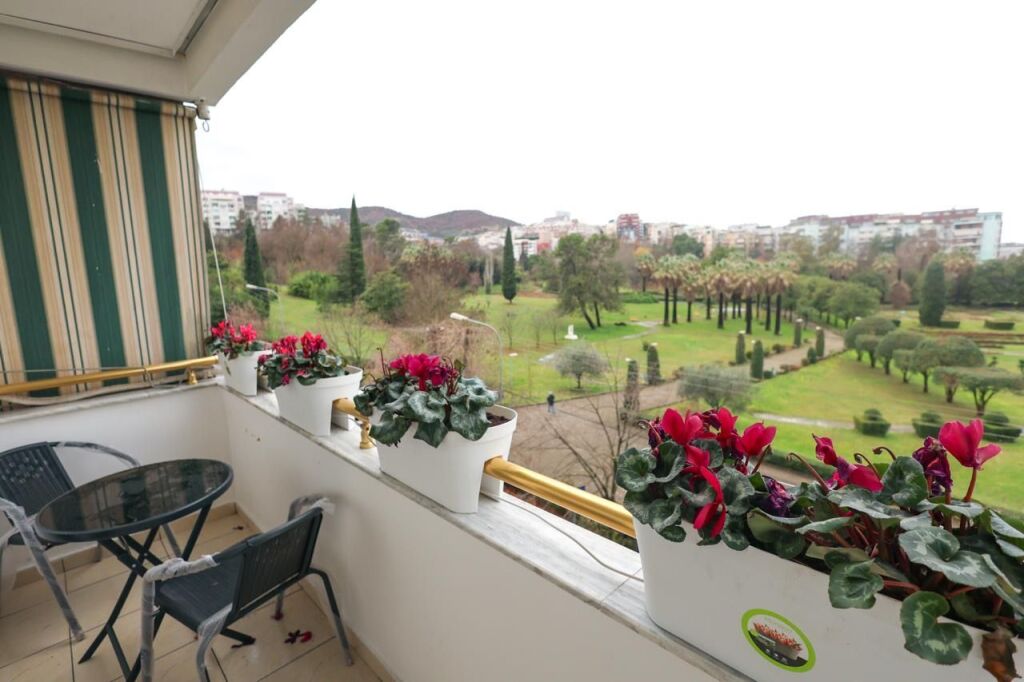 Jepet Me Qera Apartament 2+1+2 Ballkone