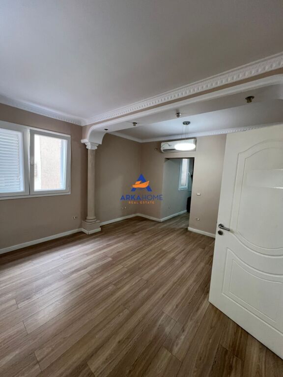 JEPET ME QIRA VILË 2 KATE 250M2 "BLLOKU I VILAVE, SELITË" 2.500 EURO