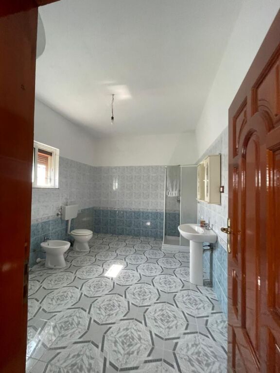 Shitet Shtëpi Private në Shijak