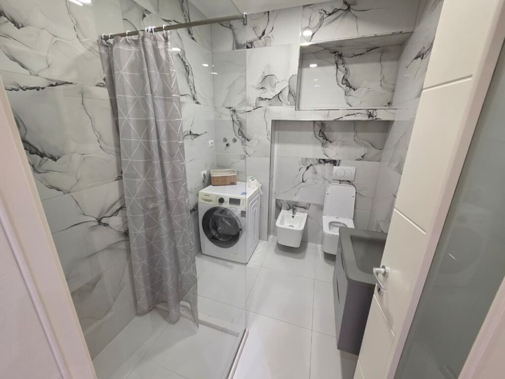 Jepet me qira apartament modern 1+1 në qendër të Durrësit – Sheshi Pranvera