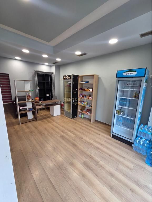 Jepet me qira ambient biznesi – Dyqan në zonën e Freskut