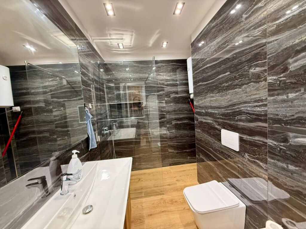 Qera, Apartament 2+1+2, 21 Dhjetori, Tirane