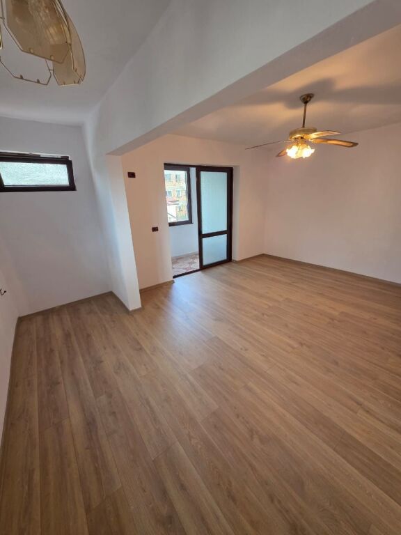 Shitet Apartament 2+1 me 2 Ballkone!
