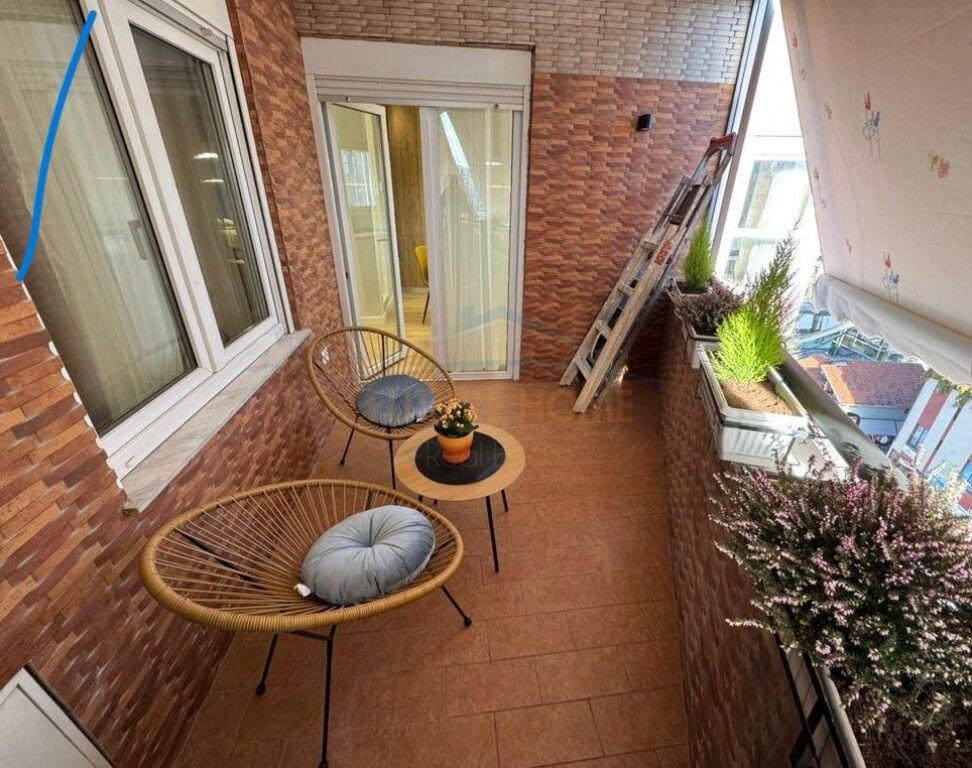 Shitet, Apartament 2+1, Zogu i Zi, Tirane.