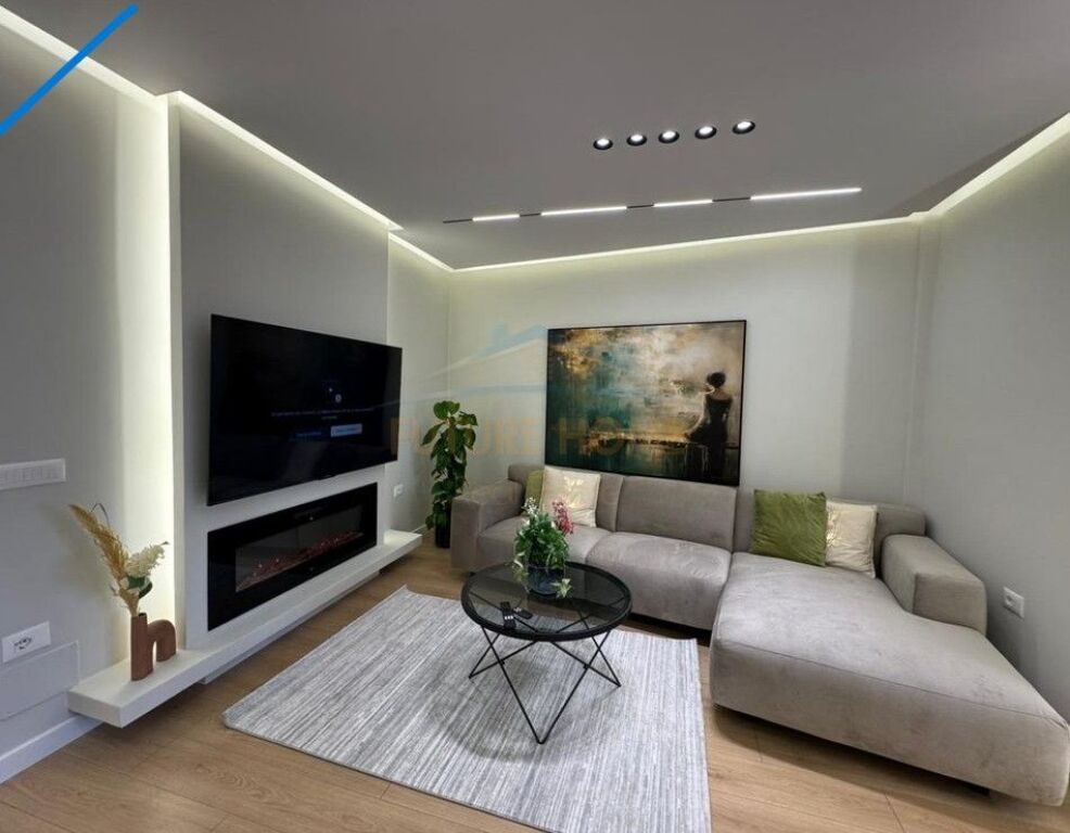 Shitet, Apartament 2+1, Zogu i Zi, Tirane.