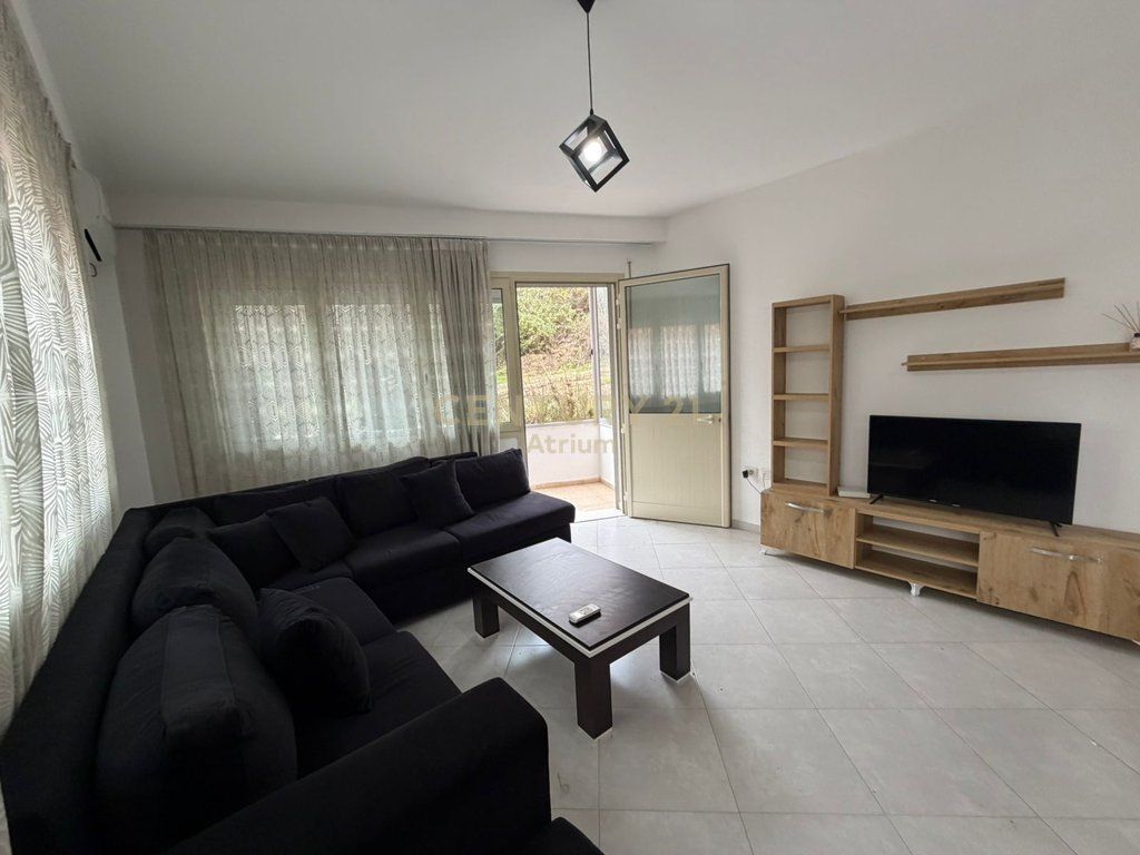 OKAZION SHITET APARTAMENTI 1+1 PRANE KOMPLEKS FRATARI , KOPSHTI BOTANIK!