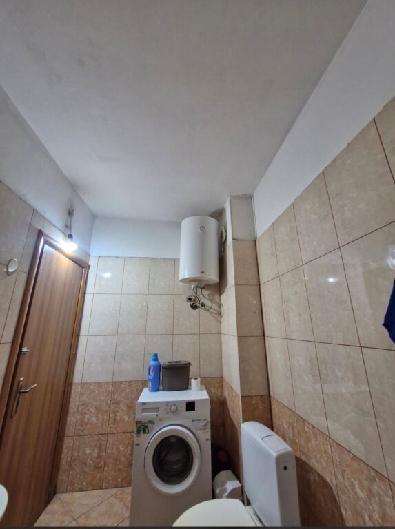 1+1,i mobiluar te bar Artisti ne astir,cmimi 400 mije leke