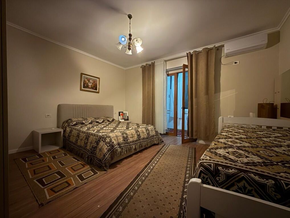 Jepet me Qira Apartament 2+1 Rruga Fortuzi, Qender