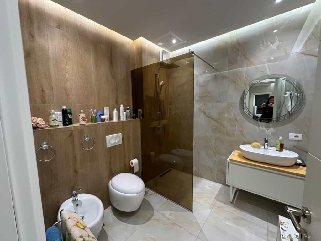 Apartament 2+1+2 me verande pamje deti