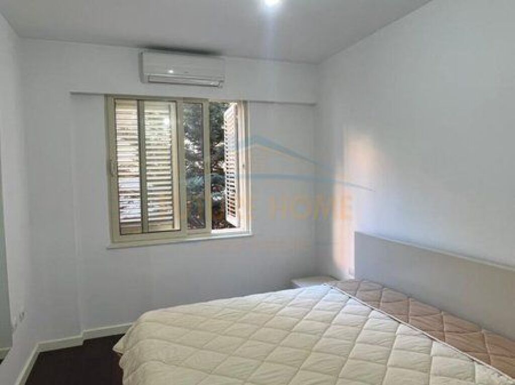 Shitet, Apartament 1+1, Fresku, Tiranë