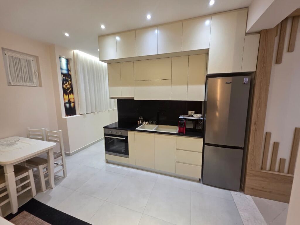 Jepet me qira apartament modern 1+1 në qendër të Durrësit – Sheshi Pranvera