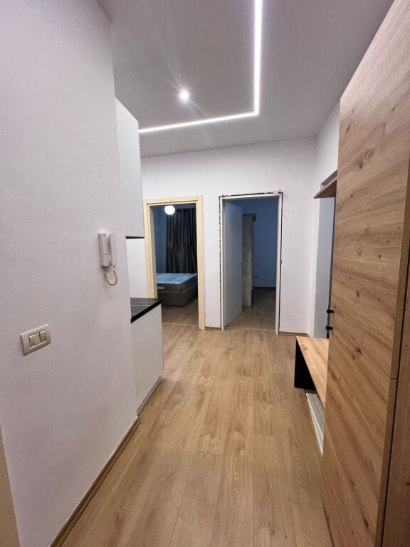 Apartament 2+1 i sapo rinovuar tek Shkolla "Eftali Koci"