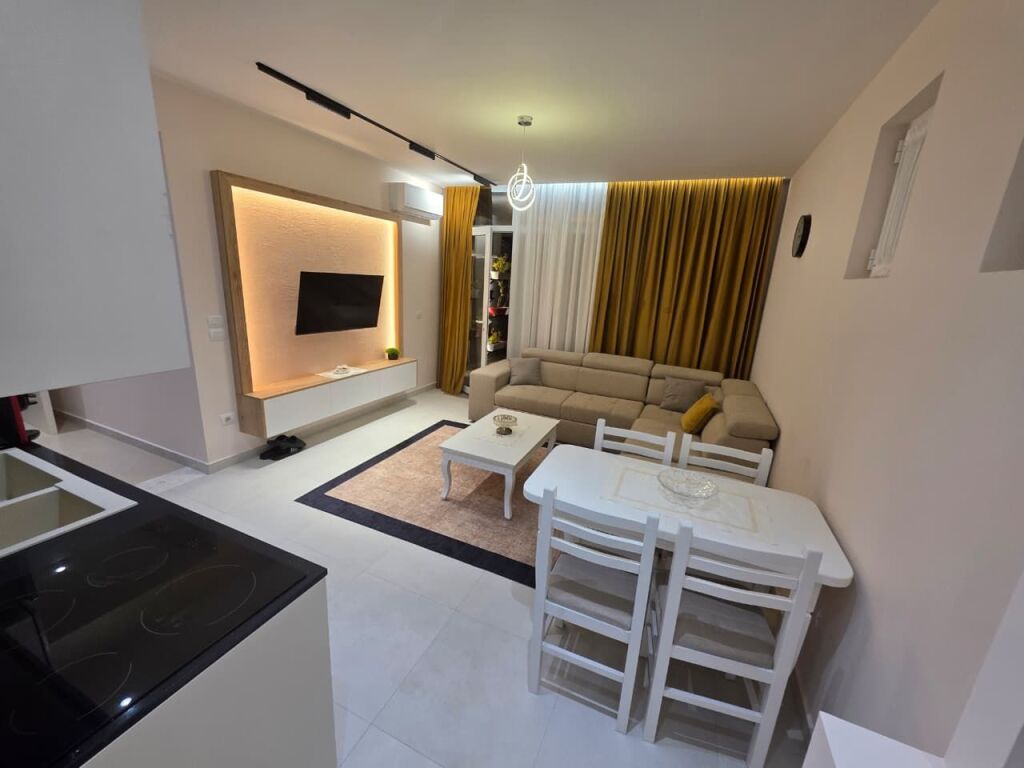 Jepet me qira apartament modern 1+1 në qendër të Durrësit – Sheshi Pranvera