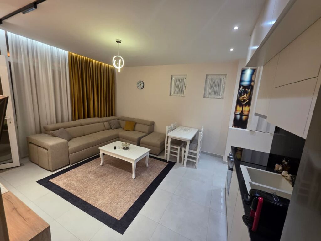 Jepet me qira apartament modern 1+1 në qendër të Durrësit – Sheshi Pranvera