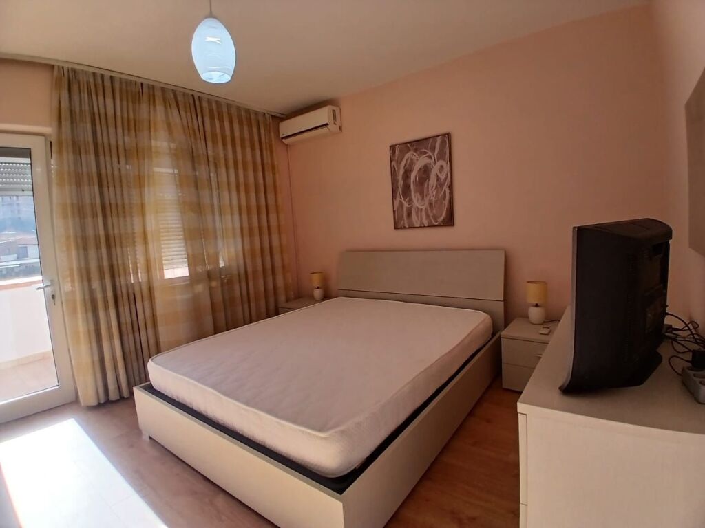 Jepet Me Qera Apartament 2+1+1 Ballkon