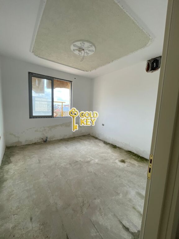 🏢 AMBIENT BIZNESI ME QERA 2+1 + 2 BANJO + VERANDË – ROTONDA E BURGUT DURRES