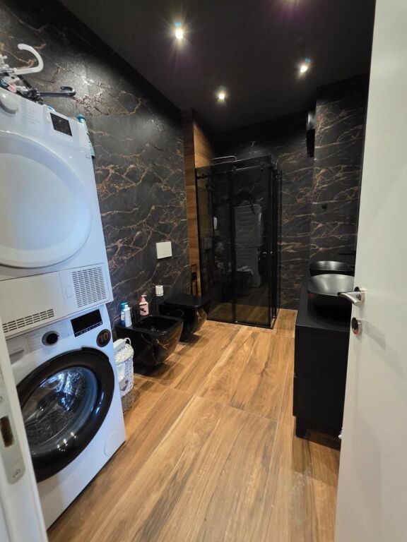 Apartamen për Shitje 2+1 + Super Verande – Rr. Petro Nini !