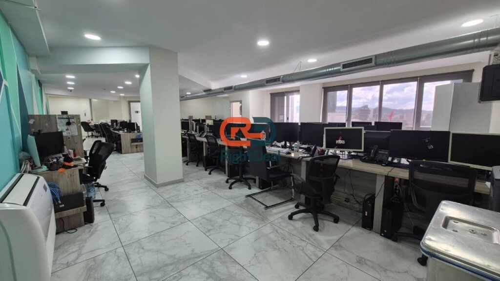 Tek "Turdiu Center" Jepet Me Qira Super Ambient Biznesi Me Fasade Nga Qendra!!