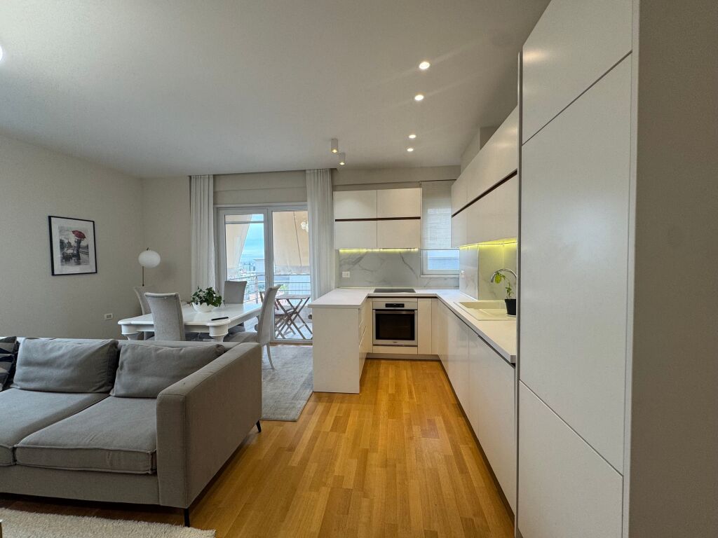 Apartament 2+1 tek Kopshti Botanik tek Xhamia!