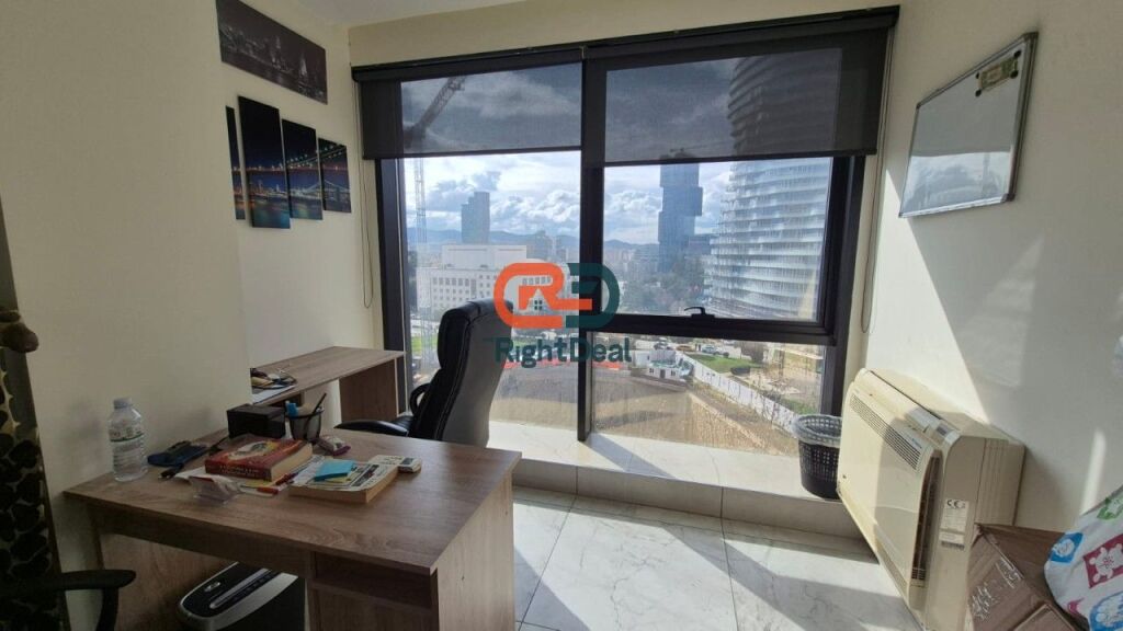 Tek "Turdiu Center" Jepet Me Qira Super Ambient Biznesi Me Fasade Nga Qendra!!