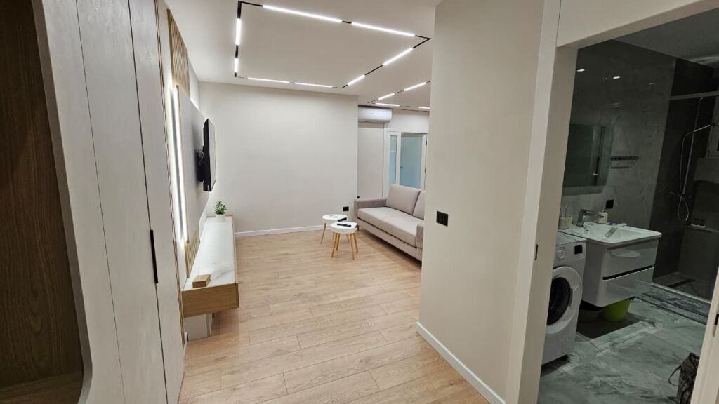 Apartament 2+1 per Qira, Komuna e Parisit, prane rrethit!