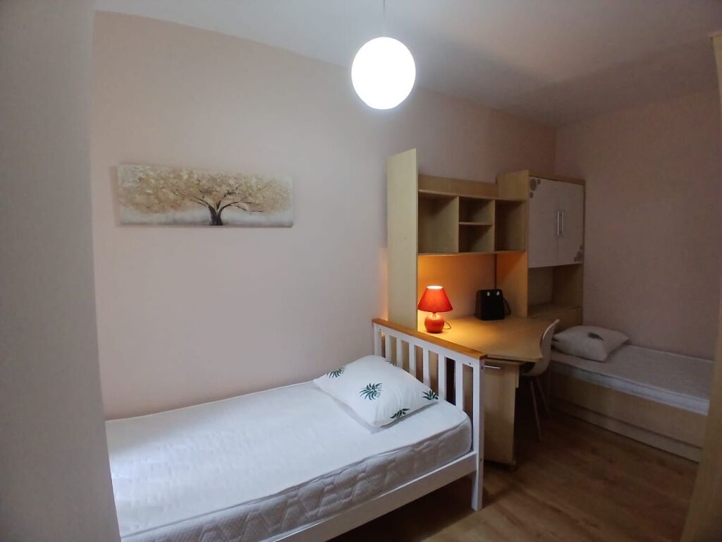 Jepet Me Qera Apartament 2+1+1 Ballkon