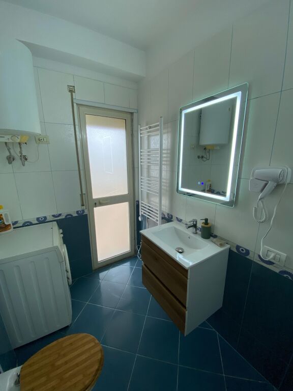 Jepet apartament me qera 1+1