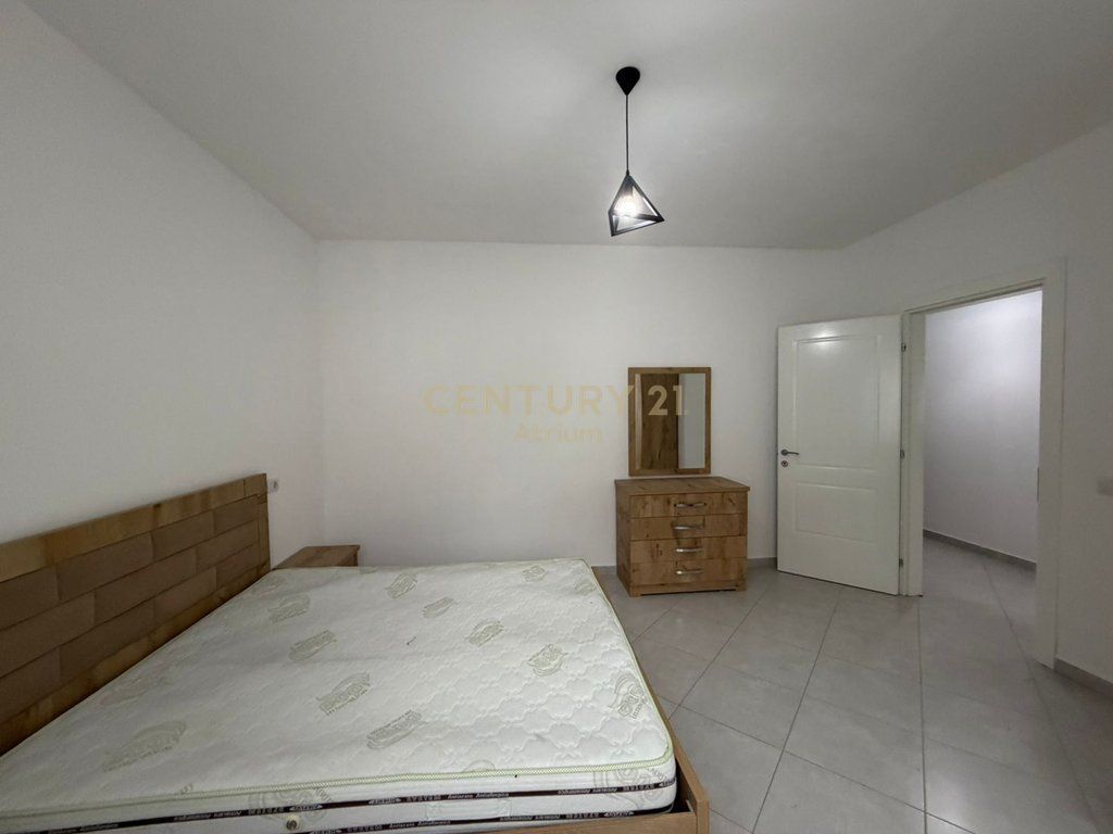 OKAZION SHITET APARTAMENTI 1+1 PRANE KOMPLEKS FRATARI , KOPSHTI BOTANIK!