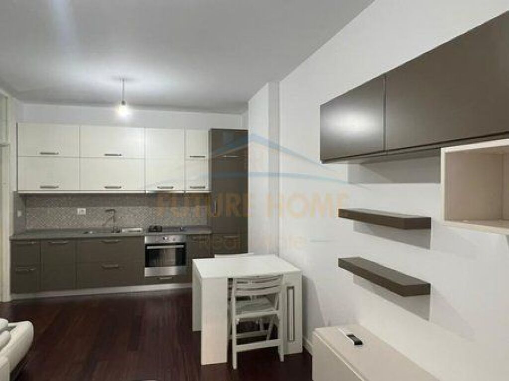 Shitet, Apartament 1+1, Fresku, Tiranë