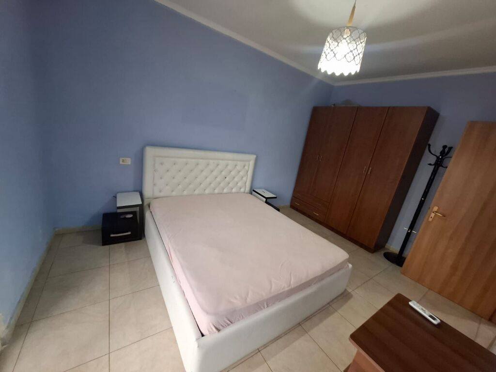Jepet me Qera Apartament 1+1 Ne Plazh Hekurudha