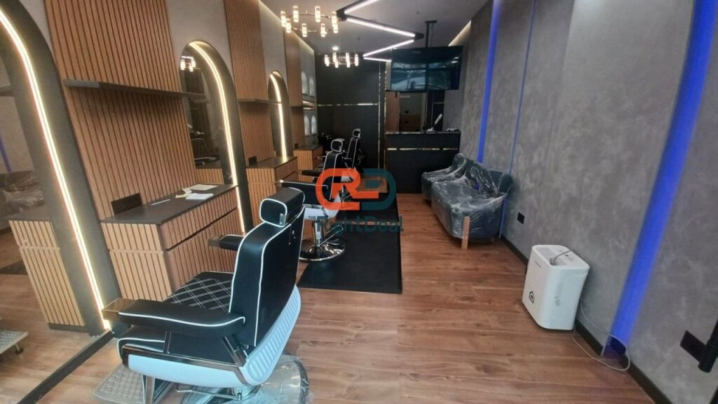 Tek Komuna E Parisit, Jepet Me Qira Njesi Biznesi E Investuar Totalisht Per Barber Shop!