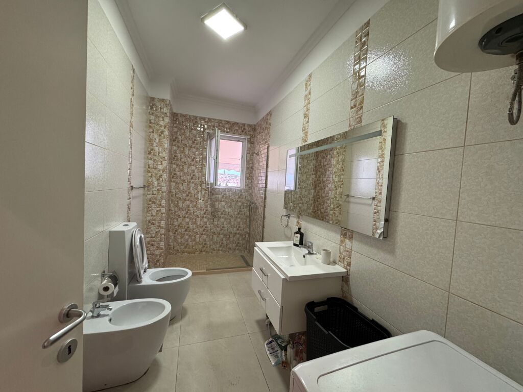 Apartament 2+1 tek Kopshti Botanik tek Xhamia!