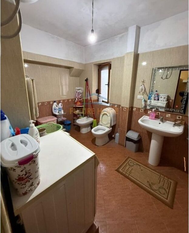 SHITET APARTAMENT 3+1 TEK BULEVARDI ZHAN DARK,ISH EKSPOZITA