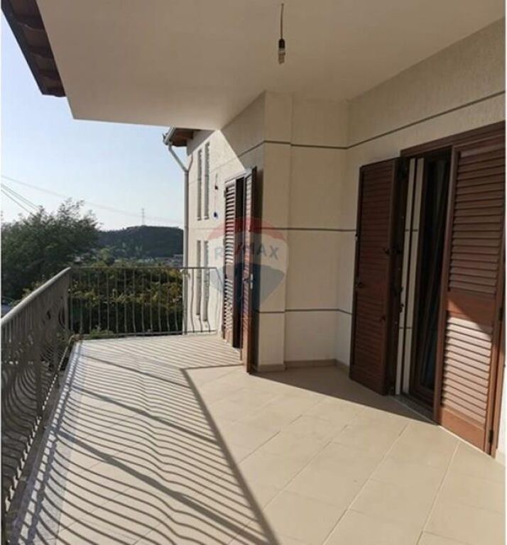 Vilë - Për Shitje - Tufinë, Tiranë 250,000 €