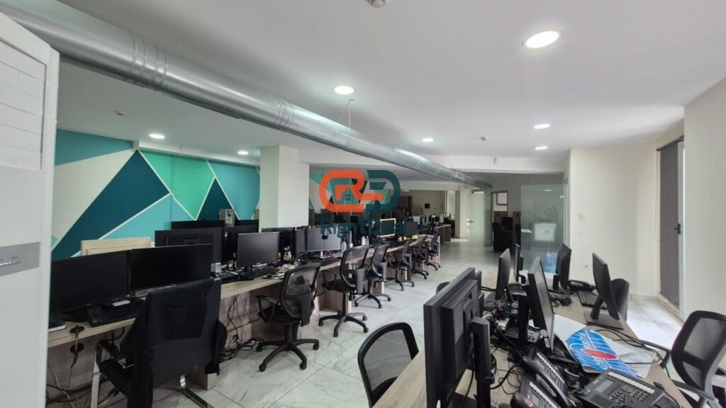 Tek "Turdiu Center" Jepet Me Qira Super Ambient Biznesi Me Fasade Nga Qendra!!