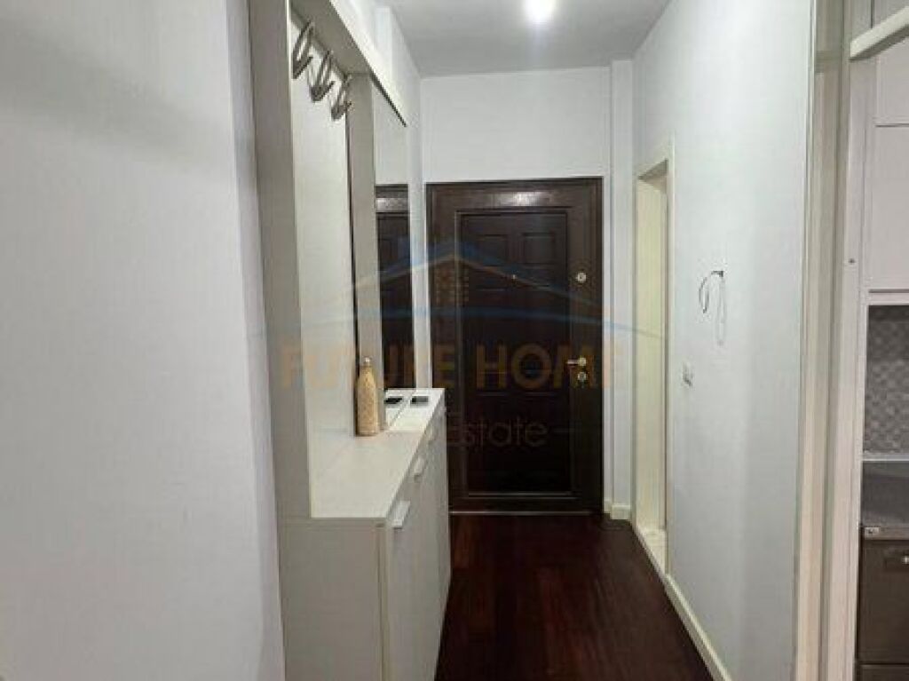 Shitet, Apartament 1+1, Fresku, Tiranë