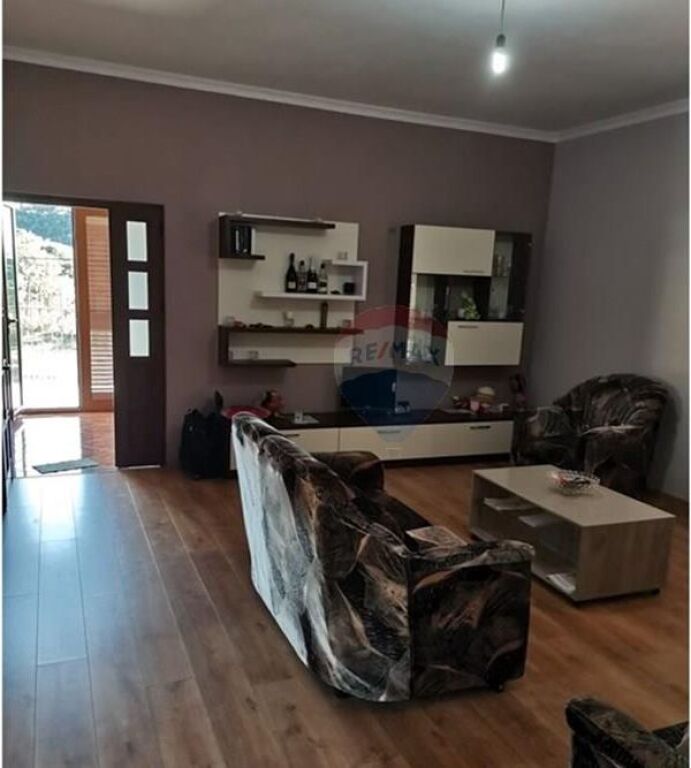 Vilë - Për Shitje - Tufinë, Tiranë 250,000 €